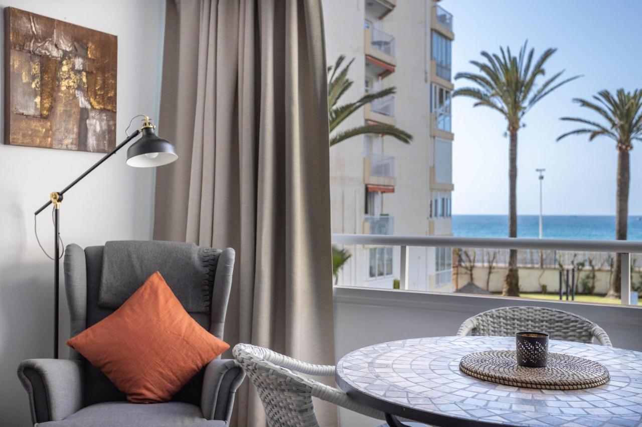 A214 Chic Front Line Appartement Nerja