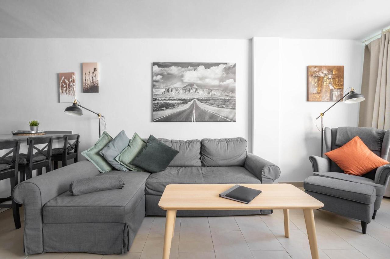 A214 Chic Front Line Appartement Nerja